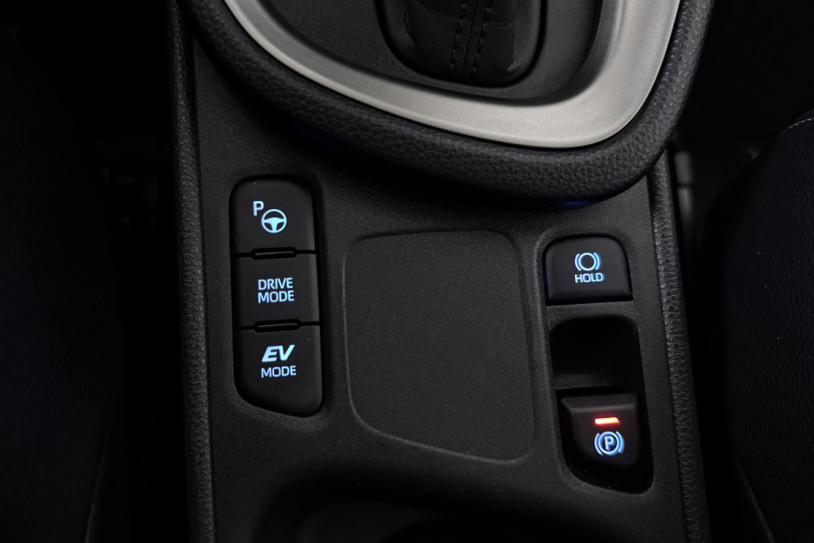 Toyota Yaris Cross 1.5 Hybrid Launch Edition (PANORAMADAK, TREKHAAK, CAMERA, STOELVERWARMING)