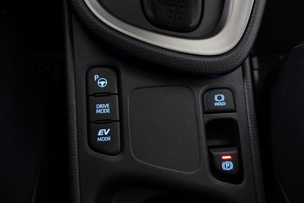 Toyota Yaris Cross 1.5 Hybrid Launch Edition (PANORAMADAK, TREKHAAK, CAMERA, STOELVERWARMING)