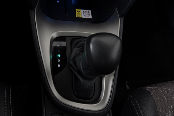 Toyota Yaris Cross 1.5 Hybrid Launch Edition (PANORAMADAK, TREKHAAK, CAMERA, STOELVERWARMING)