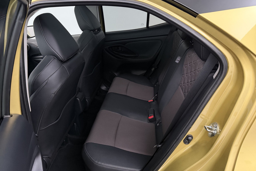 Toyota Yaris Cross 1.5 Hybrid Launch Edition (PANORAMADAK, TREKHAAK, CAMERA, STOELVERWARMING)