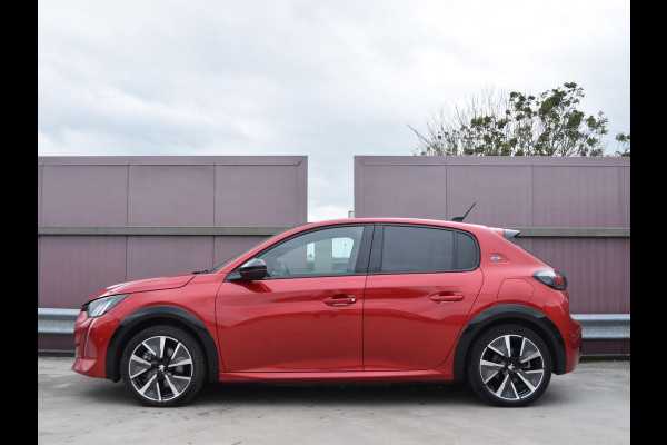 Peugeot e-208 EV GT Pack 50 kWh | ADAPTIVE CRUISE CONTROL | STOELVERWARMING | PANORAMADAK | PARKEERSENSOREN MET CAMERA