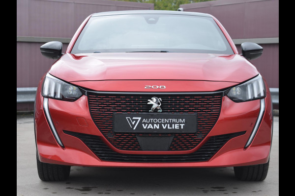 Peugeot e-208 EV GT Pack 50 kWh | ADAPTIVE CRUISE CONTROL | STOELVERWARMING | PANORAMADAK | PARKEERSENSOREN MET CAMERA