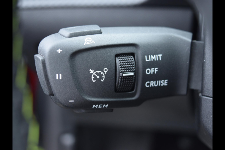 Peugeot e-208 EV GT Pack 50 kWh | ADAPTIVE CRUISE CONTROL | STOELVERWARMING | PANORAMADAK | PARKEERSENSOREN MET CAMERA