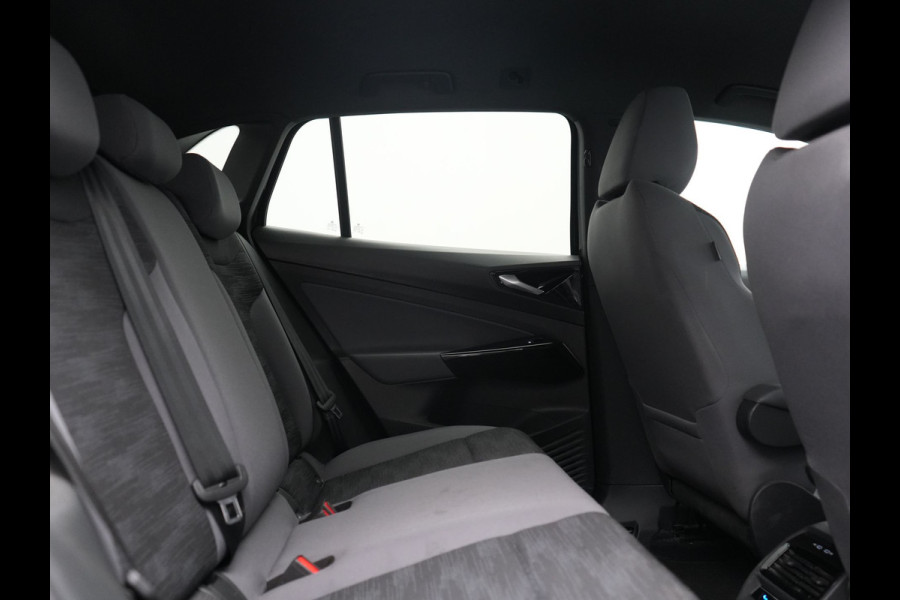 Volkswagen ID.4 Pro 77 kWh 204pk Dealer O.H | Trekhaak Af Fabriek | Adaptive Cruise | 360 Camera | Sportstoelen & Stuur Verwarmd | Sfeerverlichting | Apple Carplay | Blis | IQ Light | Virtual | Navigatie | DAB | 19"L.M |