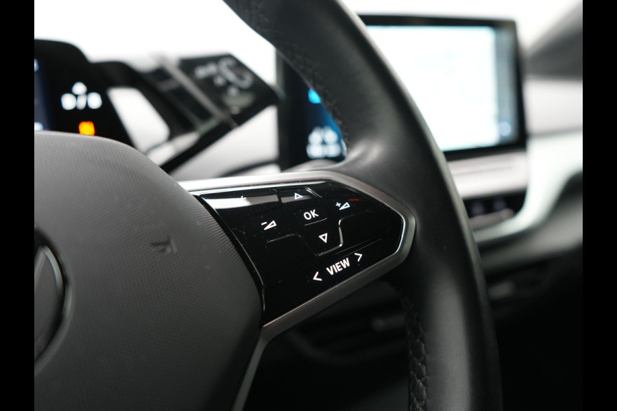 Volkswagen ID.4 Pro 77 kWh 204pk Dealer O.H | Trekhaak Af Fabriek | Adaptive Cruise | 360 Camera | Sportstoelen & Stuur Verwarmd | Sfeerverlichting | Apple Carplay | Blis | IQ Light | Virtual | Navigatie | DAB | 19"L.M |