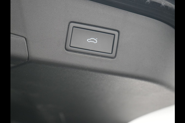 Volkswagen ID.4 Pro 77 kWh 204pk Dealer O.H | Trekhaak Af Fabriek | Adaptive Cruise | 360 Camera | Sportstoelen & Stuur Verwarmd | Sfeerverlichting | Apple Carplay | Blis | IQ Light | Virtual | Navigatie | DAB | 19"L.M |