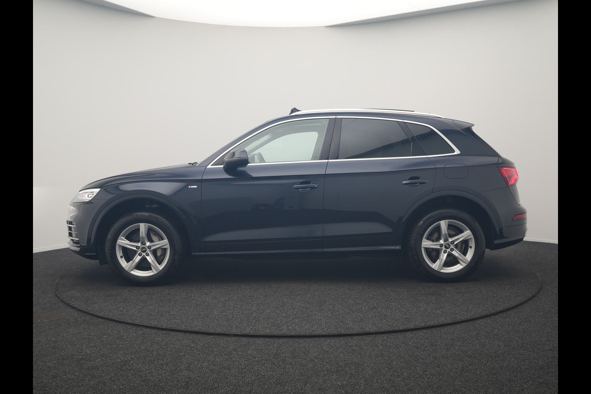 Audi Q5 50 TFSI e quattro Pro Line PHEV 300pk Dealer O.H | Trekhaak Afn. | Panodak | Sportstoelen Verwarmd | Cruise Control | Navigatie | DAB | Virtual | 18"L.M | Plug In Hybrid |