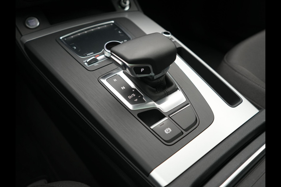 Audi Q5 50 TFSI e quattro Pro Line PHEV 300pk Dealer O.H | Trekhaak Afn. | Panodak | Sportstoelen Verwarmd | Cruise Control | Navigatie | DAB | Virtual | 18"L.M | Plug In Hybrid |