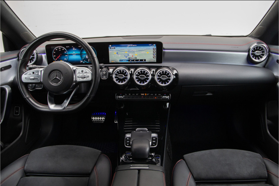 Mercedes-Benz CLA-Klasse 180 AMG, Widescreen, Sfeerverlichting, Sterrenhemel, Camera