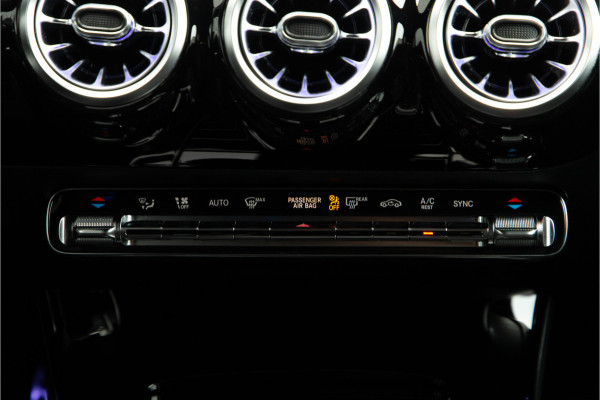 Mercedes-Benz CLA-Klasse 180 AMG, Widescreen, Sfeerverlichting, Sterrenhemel, Camera