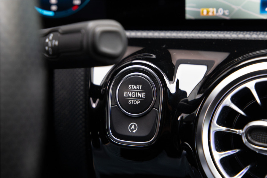 Mercedes-Benz CLA-Klasse 180 AMG, Widescreen, Sfeerverlichting, Sterrenhemel, Camera