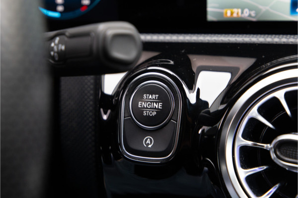 Mercedes-Benz CLA-Klasse 180 AMG, Widescreen, Sfeerverlichting, Sterrenhemel, Camera
