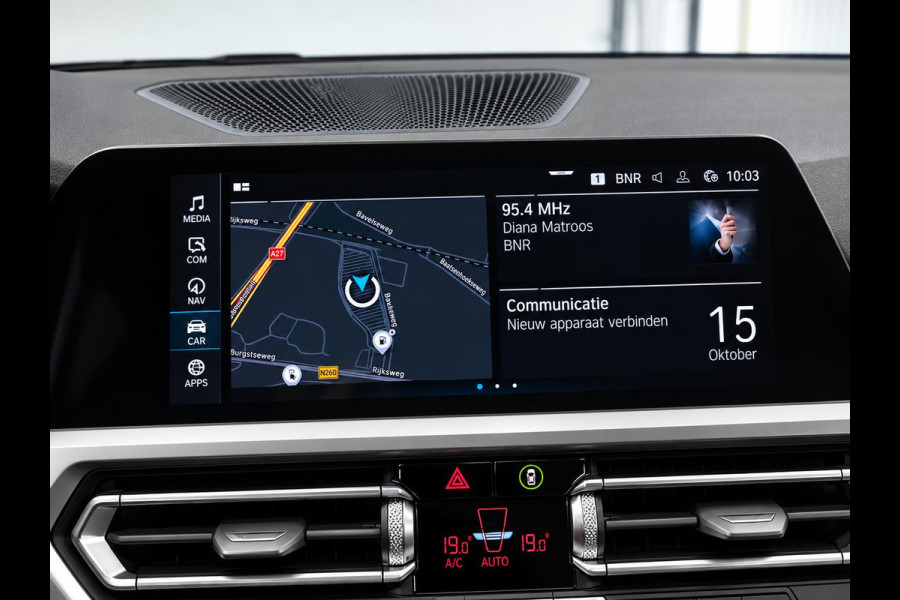 BMW 3 Serie Touring 320e Business Edition Plus Panodak Adaptive Cruise 18" Leder Vernasca PDC VA Laser Light Live Cockpit Premium Audio Sportstoelen