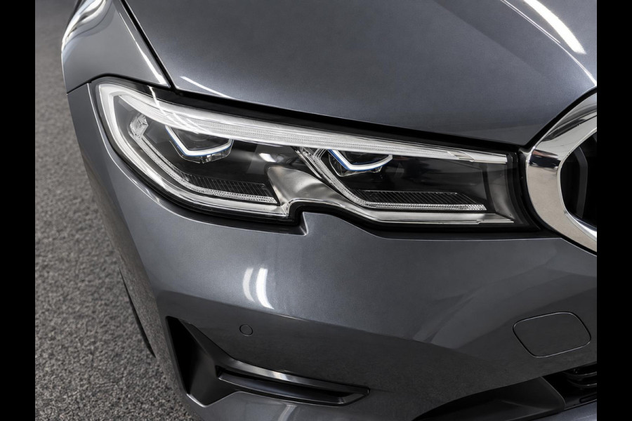 BMW 3 Serie Touring 320e Business Edition Plus Panodak Adaptive Cruise 18" Leder Vernasca PDC VA Laser Light Live Cockpit Premium Audio Sportstoelen