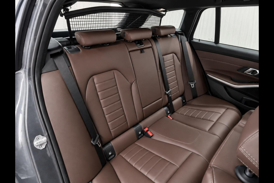 BMW 3 Serie Touring 320e Business Edition Plus Panodak Adaptive Cruise 18" Leder Vernasca PDC VA Laser Light Live Cockpit Premium Audio Sportstoelen