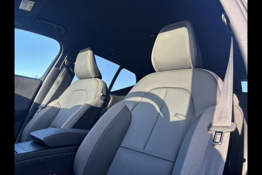 Volvo XC40 Recharge Twin Plus 82 kWh | Zwenkbare trekhaak | Adaptieve cruise | Blis | Sage Green Metallic |