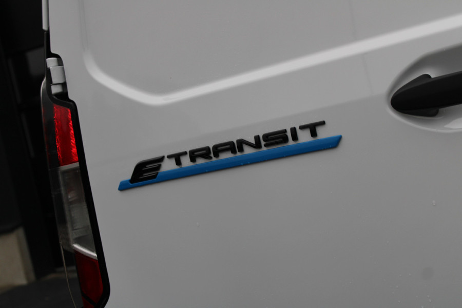 Ford E-Transit Courier Trend 46 kWh 136pk - Trekhaak - Vloerplaat - Camera - Cruise - Carplay/Android - Rijklaar