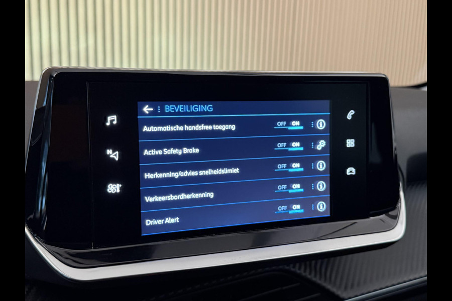 Peugeot 208 1.2 PureTech 100PK Allure Pack | Carplay | Camera | Stoelverw. | Incl. garantie