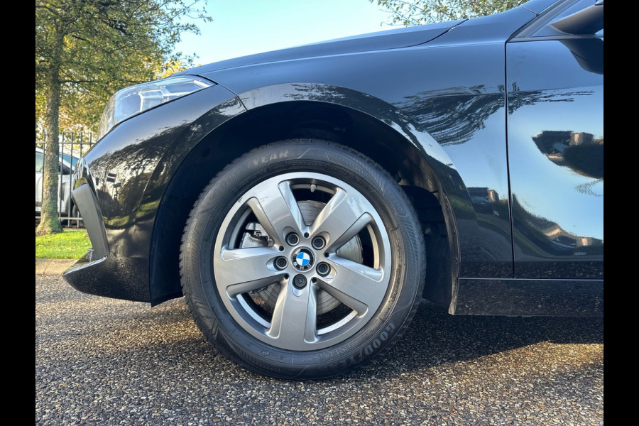 BMW 1-serie 118i Business Edit Automaat Clima Navi 33.094 KM NL-Auto