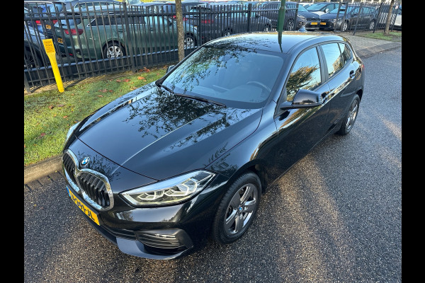 BMW 1-serie 118i Business Edit Automaat Clima Navi 33.094 KM NL-Auto