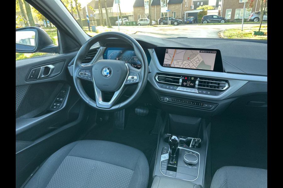 BMW 1-serie 118i Business Edit Automaat Clima Navi 33.094 KM NL-Auto