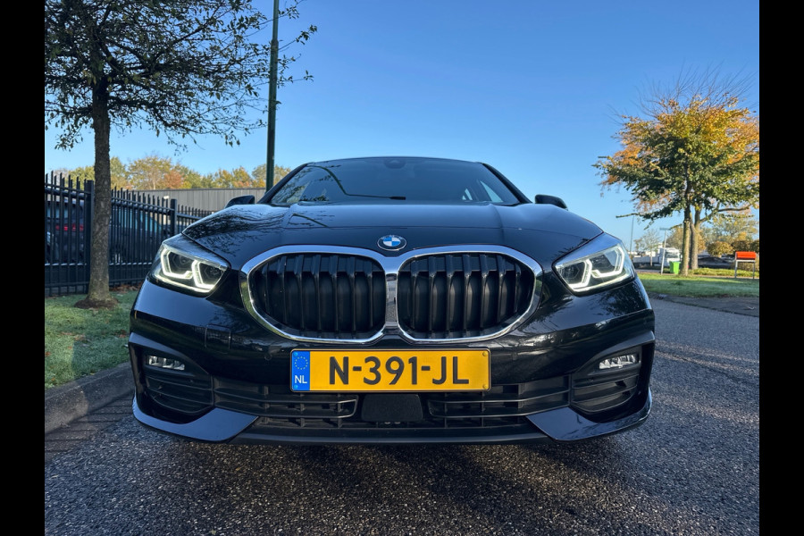 BMW 1-serie 118i Business Edit Automaat Clima Navi 33.094 KM NL-Auto