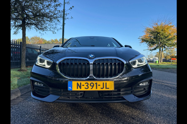 BMW 1-serie 118i Business Edit Automaat Clima Navi 33.094 KM NL-Auto