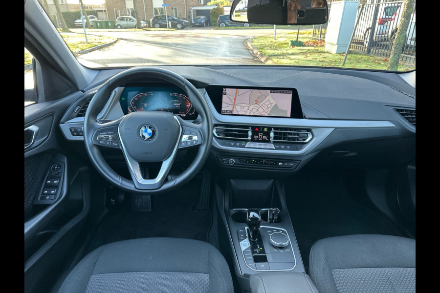 BMW 1-serie 118i Business Edit Automaat Clima Navi 33.094 KM NL-Auto