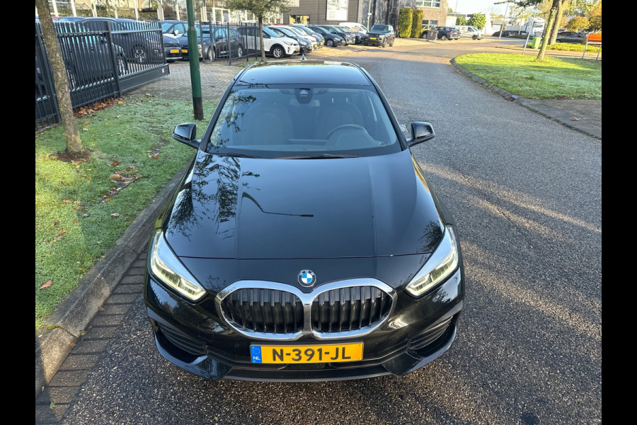 BMW 1-serie 118i Business Edit Automaat Clima Navi 33.094 KM NL-Auto
