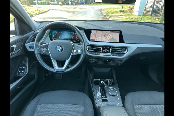 BMW 1-serie 118i Business Edit Automaat Clima Navi 33.094 KM NL-Auto