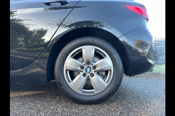 BMW 1-serie 118i Business Edit Automaat Clima Navi 33.094 KM NL-Auto