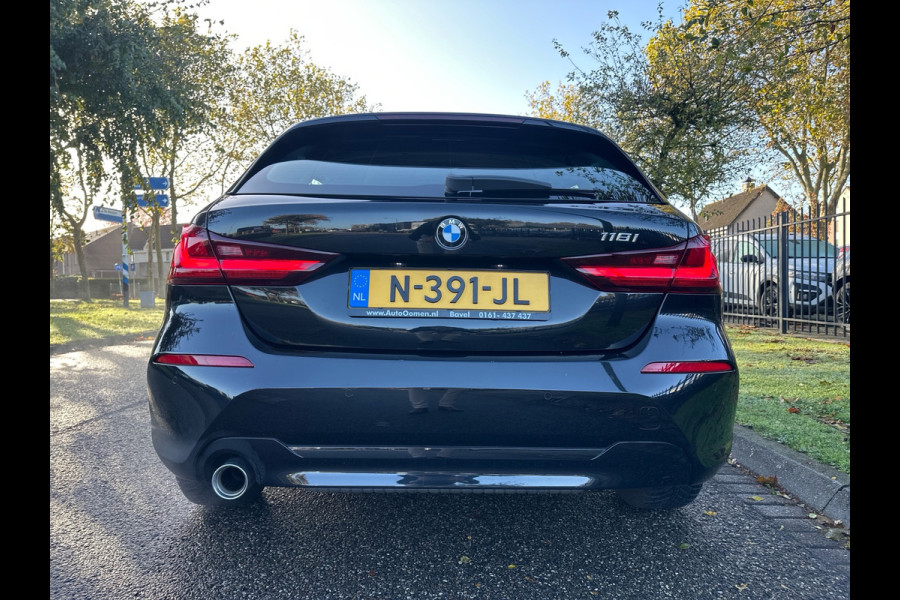 BMW 1-serie 118i Business Edit Automaat Clima Navi 33.094 KM NL-Auto