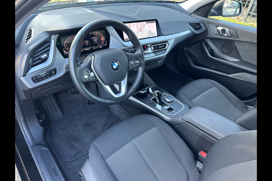 BMW 1-serie 118i Business Edit Automaat Clima Navi 33.094 KM NL-Auto