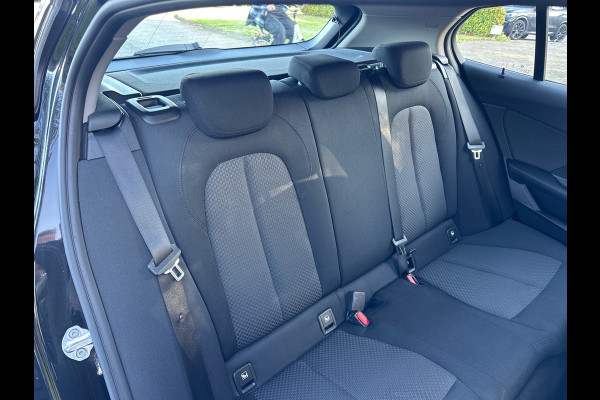 BMW 1-serie 118i Business Edit Automaat Clima Navi 33.094 KM NL-Auto
