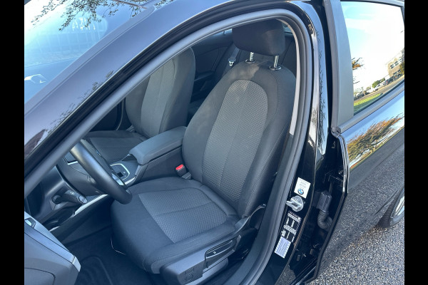 BMW 1-serie 118i Business Edit Automaat Clima Navi 33.094 KM NL-Auto
