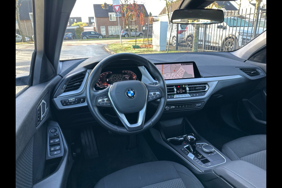BMW 1-serie 118i Business Edit Automaat Clima Navi 33.094 KM NL-Auto