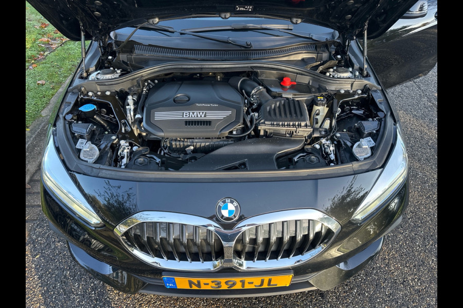 BMW 1-serie 118i Business Edit Automaat Clima Navi 33.094 KM NL-Auto