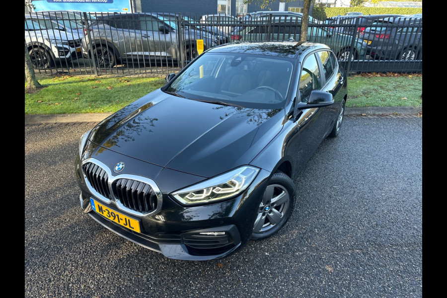 BMW 1-serie 118i Business Edit Automaat Clima Navi 33.094 KM NL-Auto