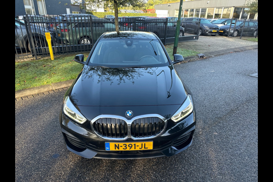 BMW 1-serie 118i Business Edit Automaat Clima Navi 33.094 KM NL-Auto