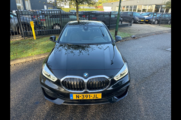 BMW 1-serie 118i Business Edit Automaat Clima Navi 33.094 KM NL-Auto
