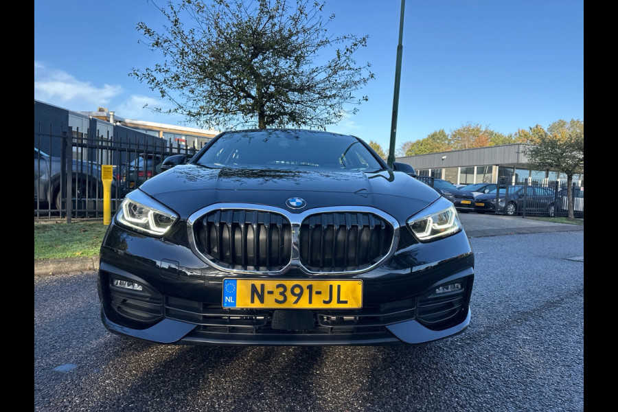 BMW 1-serie 118i Business Edit Automaat Clima Navi 33.094 KM NL-Auto