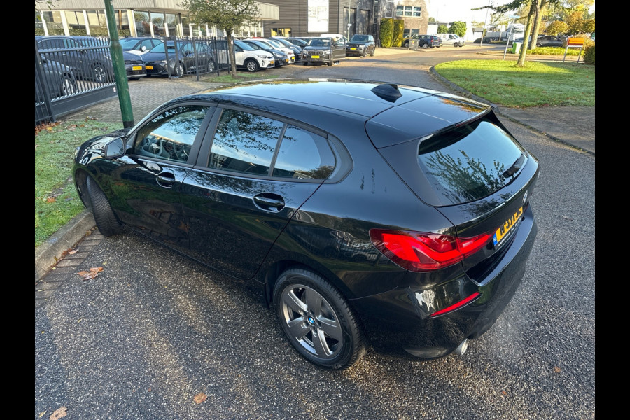 BMW 1-serie 118i Business Edit Automaat Clima Navi 33.094 KM NL-Auto