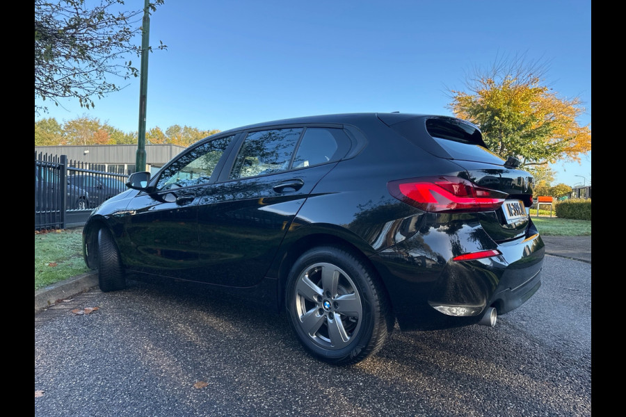 BMW 1-serie 118i Business Edit Automaat Clima Navi 33.094 KM NL-Auto
