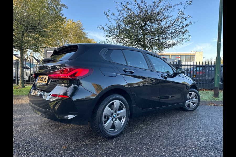 BMW 1-serie 118i Business Edit Automaat Clima Navi 33.094 KM NL-Auto