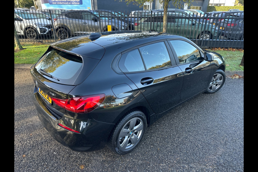 BMW 1-serie 118i Business Edit Automaat Clima Navi 33.094 KM NL-Auto