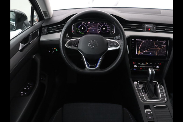 Volkswagen Passat Variant 1.4 TSI PHEV GTE Business | SOH 93,1% | Adaptive cruise | Stoelverwarming | Navigatie | Camera | Park assist | Carplay | 3 zone klimaat | Elektrische kofferbak