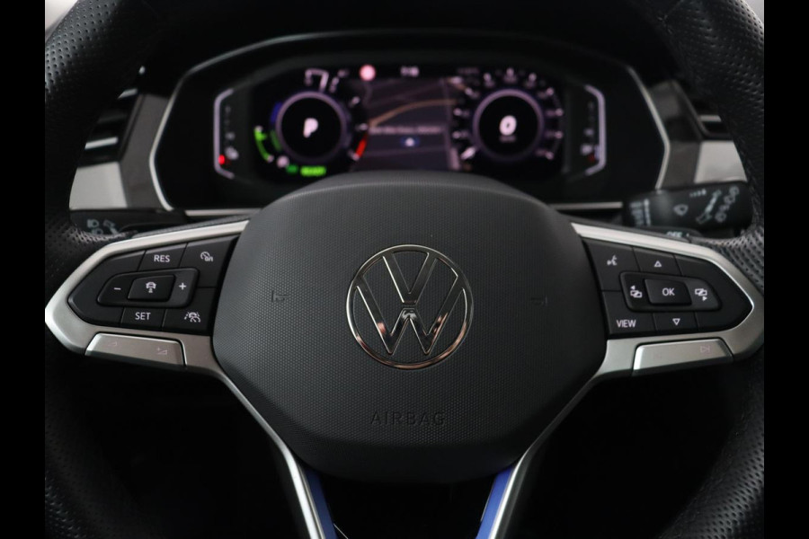Volkswagen Passat Variant 1.4 TSI PHEV GTE Business | SOH 93,1% | Adaptive cruise | Stoelverwarming | Navigatie | Camera | Park assist | Carplay | 3 zone klimaat | Elektrische kofferbak