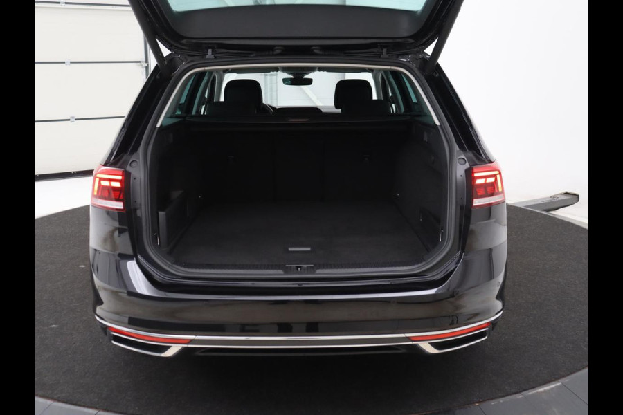 Volkswagen Passat Variant 1.4 TSI PHEV GTE Business | SOH 93,1% | Adaptive cruise | Stoelverwarming | Navigatie | Camera | Park assist | Carplay | 3 zone klimaat | Elektrische kofferbak