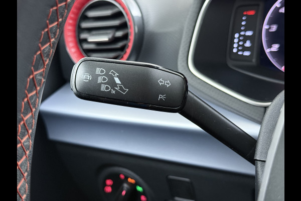 Seat Ibiza 5Drs FR Sport Adap.Cruise Camera Leer/Alcantara Sportstoelen+Verwarmd Lmv 18" Pdc Led Virtual Cockpit Ecc Navi Apple Carplay/And ESP Spoorassist Privacy-glass Sport onderstel  Lmv Isofix DAB Licht-/regensensor Origineel Nederlandse Auto