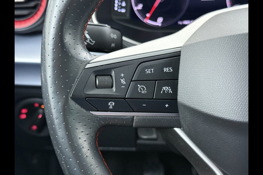 Seat Ibiza 5Drs FR Sport Adap.Cruise Camera Leer/Alcantara Sportstoelen+Verwarmd Lmv 18" Pdc Led Virtual Cockpit Ecc Navi Apple Carplay/And ESP Spoorassist Privacy-glass Sport onderstel  Lmv Isofix DAB Licht-/regensensor Origineel Nederlandse Auto